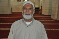 بالفيديو: الحاج أبو أيمن مؤذن مسجد اللد الكبير لأهالي المدينة "كفانا قتل، كفانا دم" 